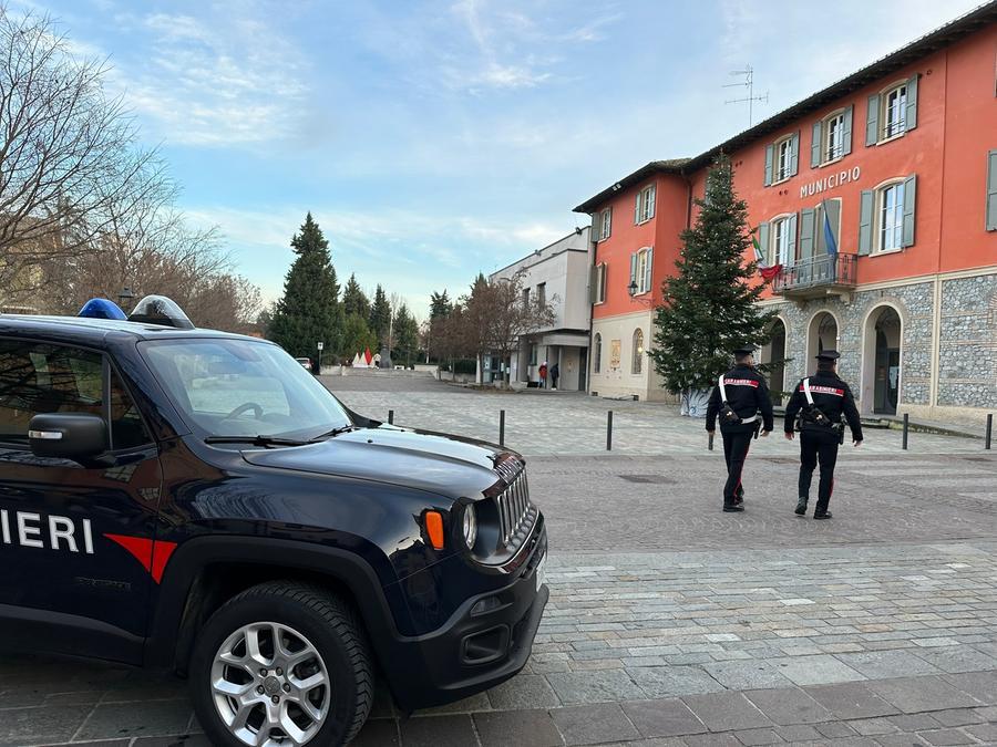 Cerca di mordere il commesso del supermercato: arrestato