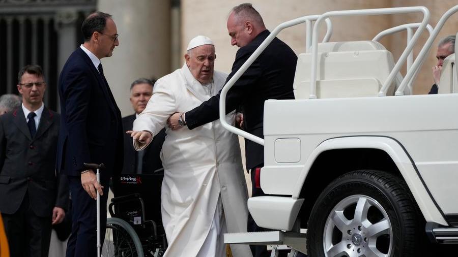 Papa Francesco ricoverato all’ospedale Gemelli per un’infezione respiratoria