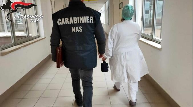 Ospedale di Livorno, cibo di qualità inferiore per i pasti di 700 pazienti: indagato il titolare dell’azienda di ristorazione