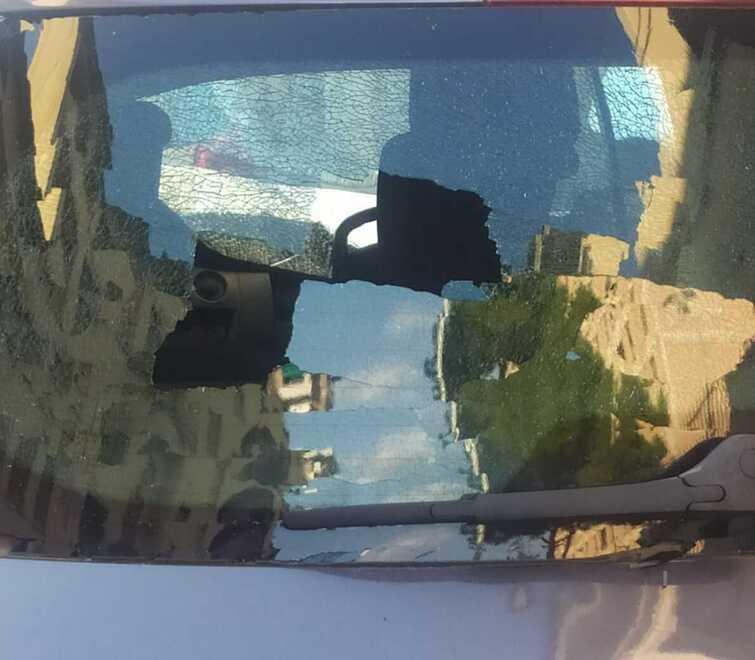 Mesi passati a vandalizzare auto. Ora il “cecchino” patteggia 6 mesi 