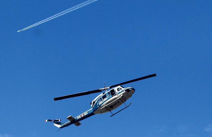 
	Un elicottero della polizia

