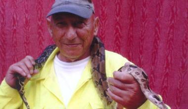 Massa, cattura un pitone nel parco della Rinchiostra 