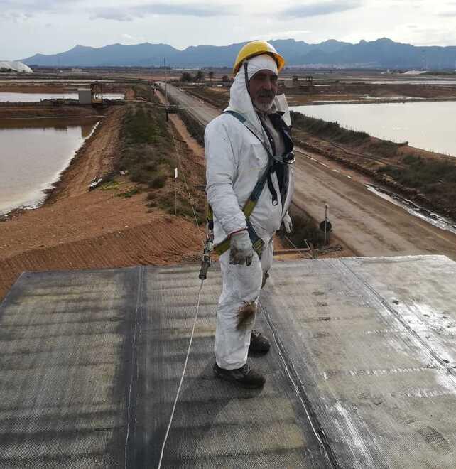 Da 30 anni sui ponteggi: a tirare su pesi: «Adesso la mia schiena è a pezzi»