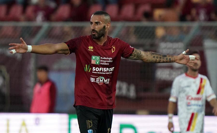 
	Giovanni Catanese: ha toccato le 100 presenze con la maglia del Pontedera (Foto di Franco Silvi)

