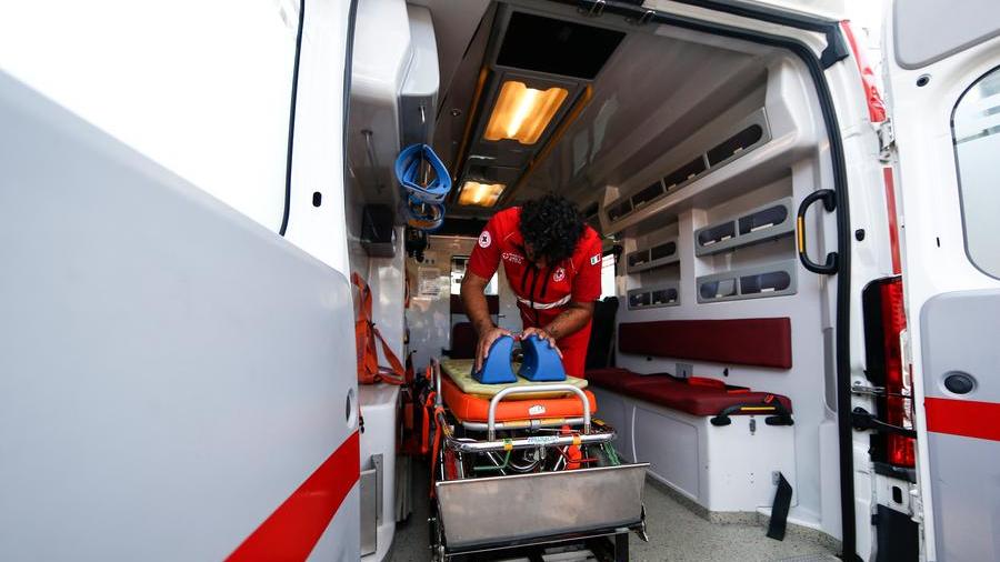 
	Un operatore nell&#39;ambulanza del 118, immagine di repertorio

