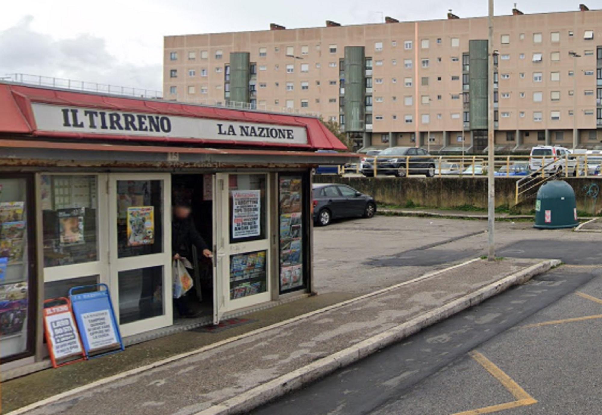L'edicola assaltata (foto d'archivio)