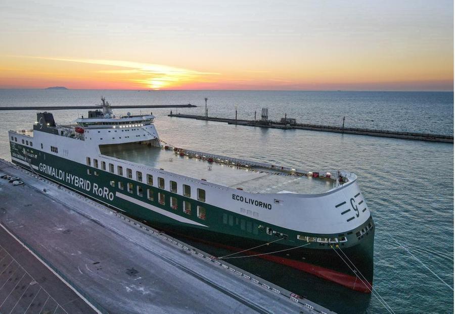 
	La nave Grimaldi "Eco Livorno"

