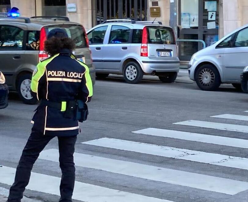 Donna travolta sulle strisce a Nuoro: è il sesto pedone investito nel 2023