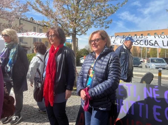 Vignola Quella foto al sindaco diventa un caso Scontro tra il Pd e il consigliere Pelloni