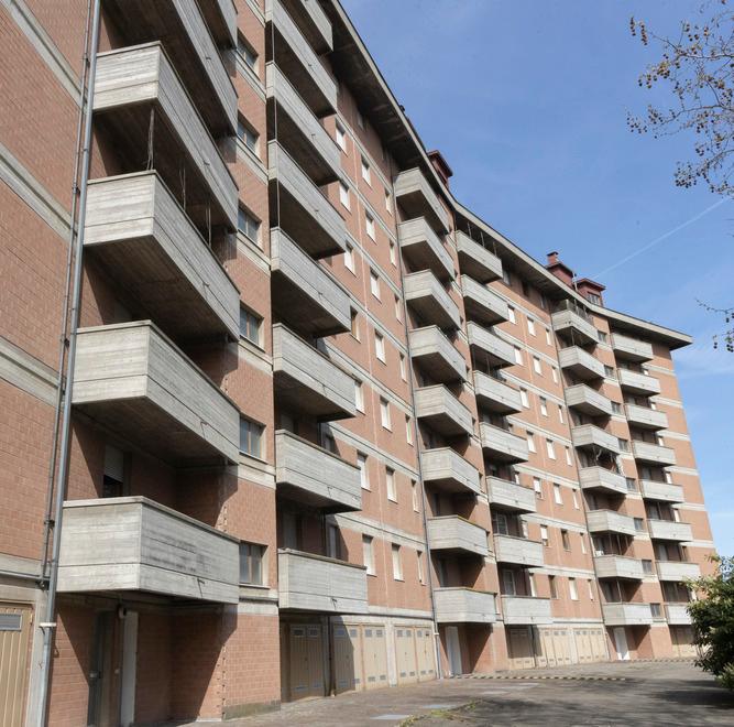 Modena Il deserto dei palazzoni di via Montefiorino: i 180 appartamenti sono quasi tutti vuoti 