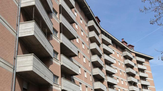 Modena Il deserto dei palazzoni di via Montefiorino: i 180 appartamenti sono quasi tutti vuoti 