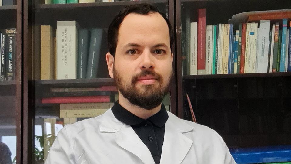 Pisa, medico fuori servizio salva una donna con la gamba amputata dopo l’incidente: «Gridava sdraiata nel fosso, così ho fermato l’emorragia»