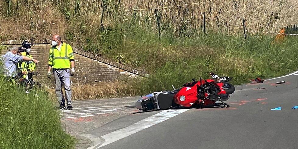 Pontedera, imputato per l’urto mortale: contro il suo suv si schiantò una 27enne in moto