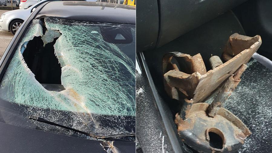 Tragedia sfiorata in Fi-Pi-Li, pezzo di ferro si stacca da un tir e sfonda il parabrezza di un’auto: «Sono vivo per miracolo»