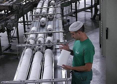Export lucchese al massimo, il cartario traina la provincia