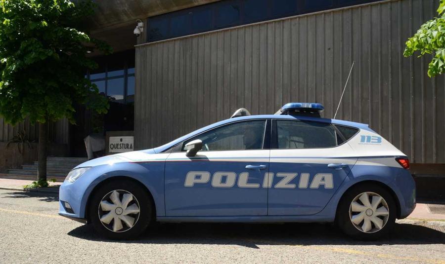 Esplosivi e propaganda antisemita: bloccato all'aeroporto di Alghero un russo con casa a Porto Torres