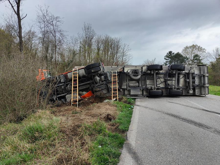 
	Il mezzo pesante ribaltato&nbsp;

