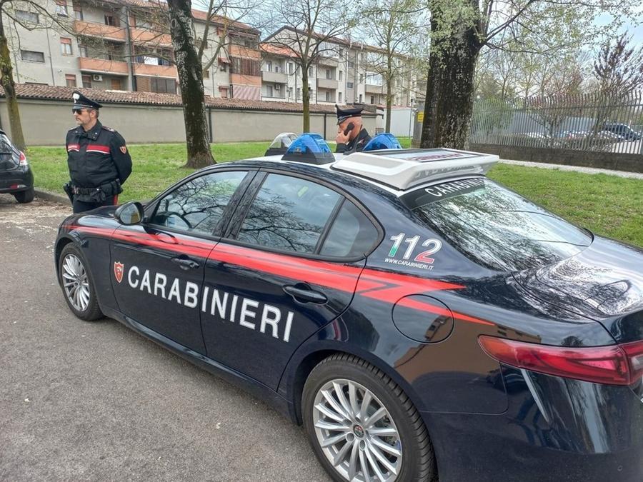 Ferrara, picchia la madre e aggredisce i carabinieri: arrestato