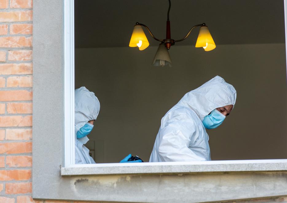 Bambino trovato morto nel letto a Ferrara. La procura: «Omicidio volontario»