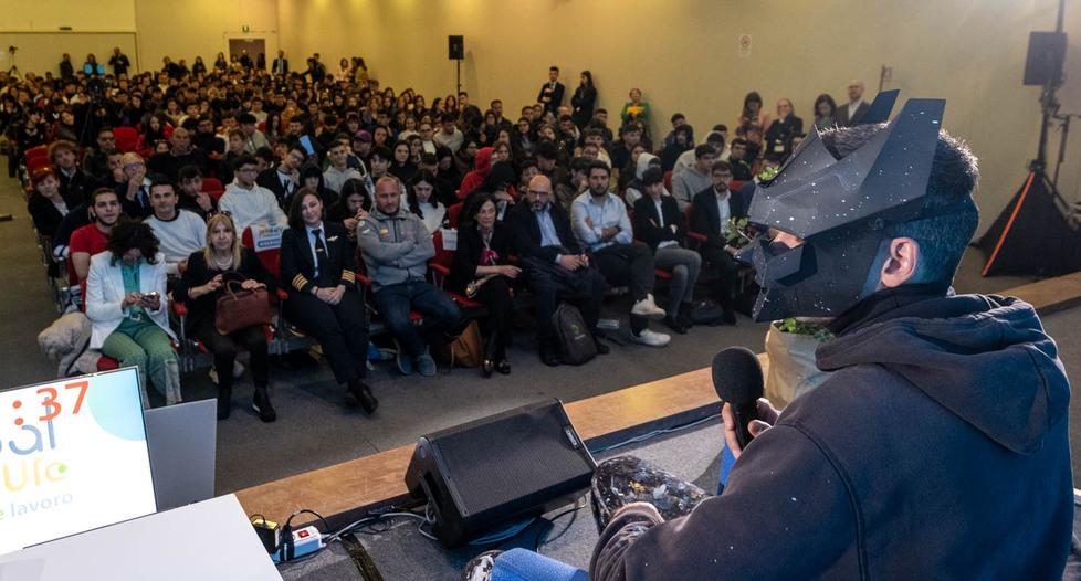 Manu invisible durante il suo intervento al Job Day
