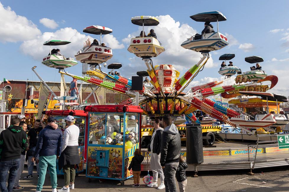 Modena Tornano i baracconi al palazzo dello sport: è il luna park