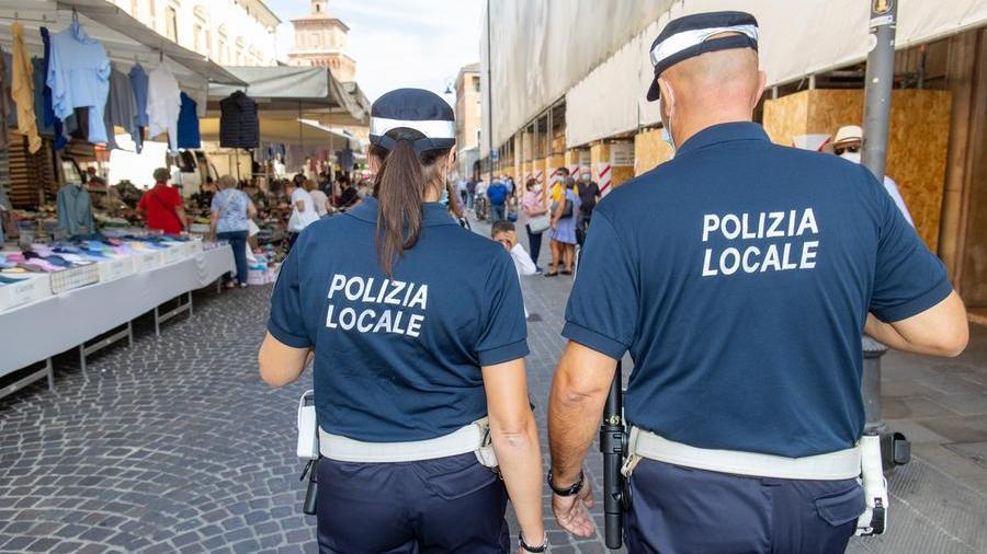 Due borseggiatrici bloccate al mercato di Ferrara mentre erano in “azione”