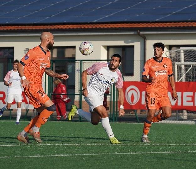 Un’azione della gara del girone di andata a Sorbolo