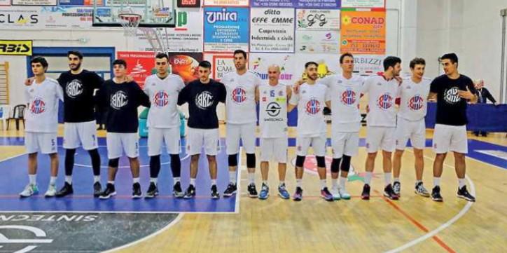 
	I giocatori del Cecina schierati prima di una gara (foto Michele Falorni/Silvi)

