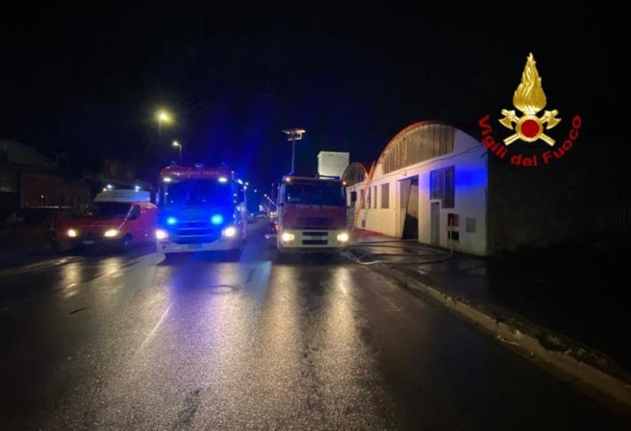 Montemurlo, incendio nella notte: a fuoco un macchinario tessile