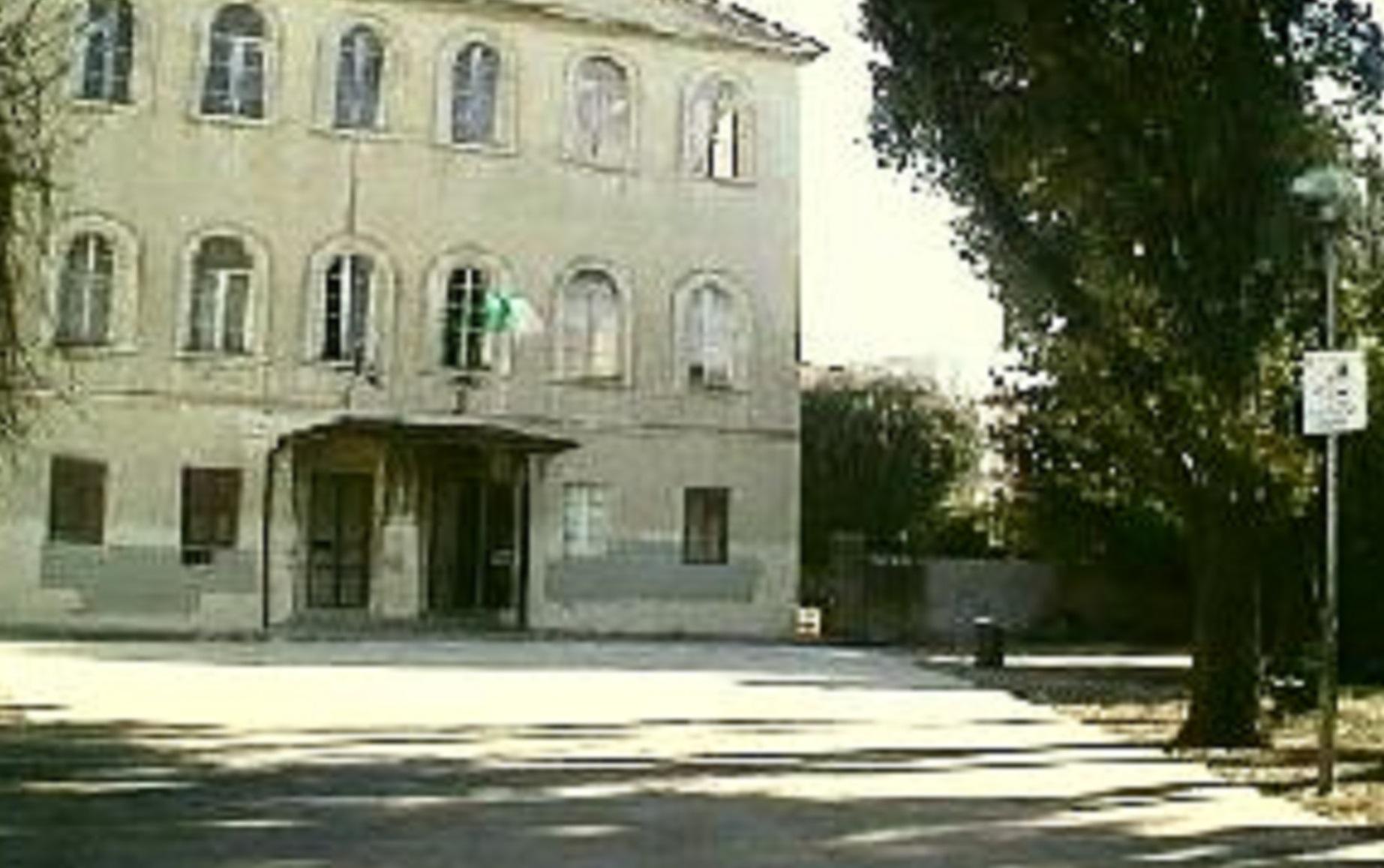 La scuola Carducci (foto d'archivio)