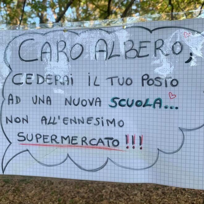 Fiorano. Protesta colorata dei bimbi «Alberi, ci mancherete...» 