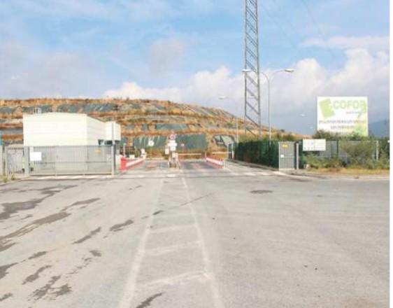 L' ngresso alla discarica di rifiuti non pericolosi
