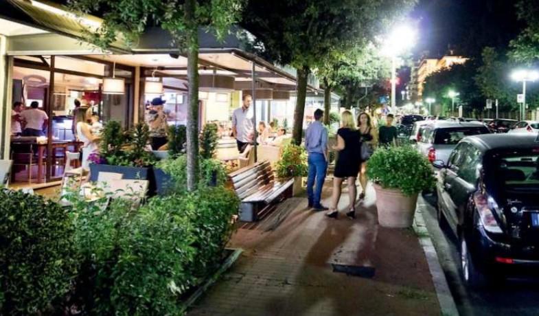 
	Uno scorcio di viale IV Novembre ribattezzato viale della Movida

