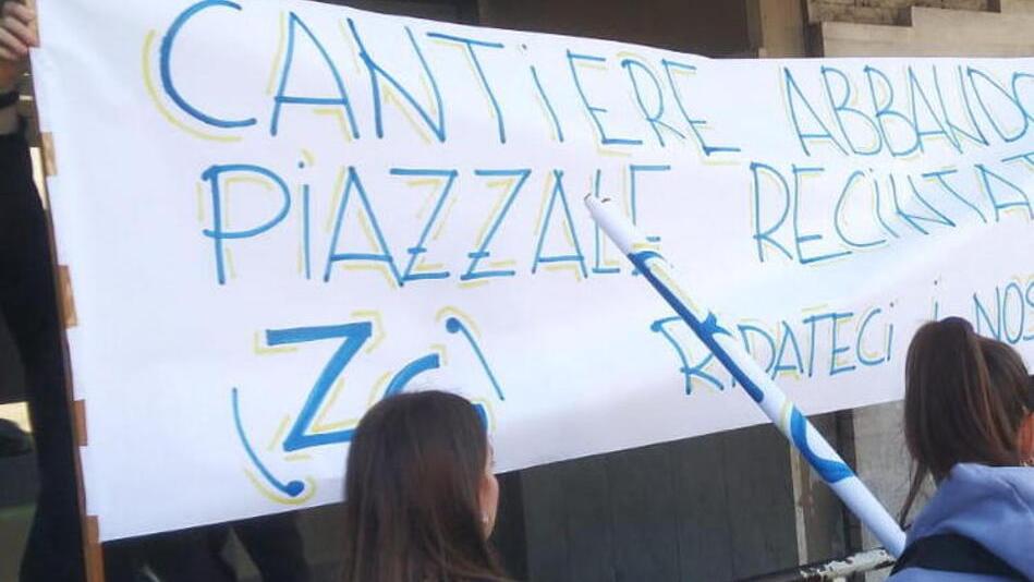 Un momento della protesta degli studenti