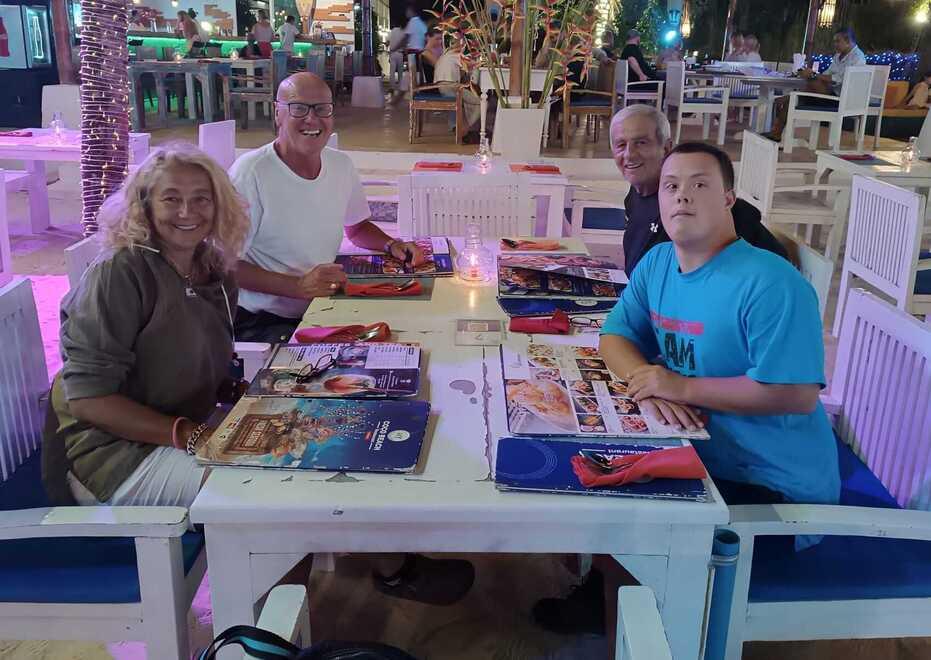 Leonardo Lotti, a destra, con (in senso orario) Sabrina Gamberoni, Fabrizio Lotti e Angelo Bruschi