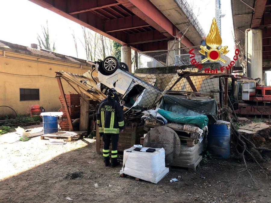Firenze, un’auto esce di strada e precipita dal Viadotto dell’Indiano