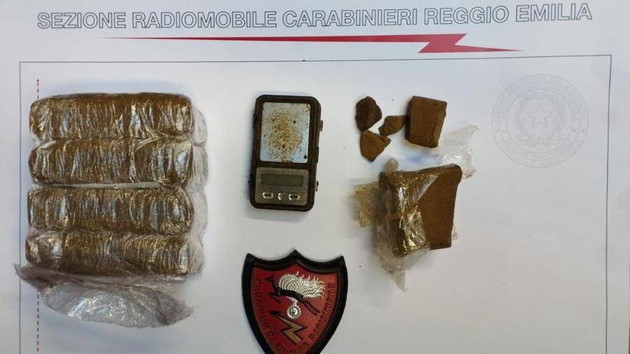 Mezzo chilo di droga nascosti in un campo