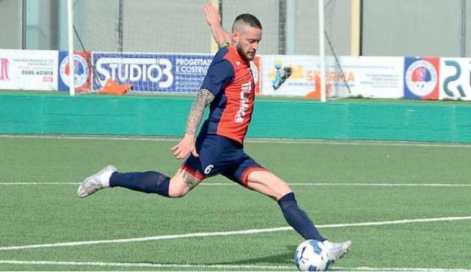 
	Samuele Modica colpisce col destro (foto di Michele Falorni/Silvi)

