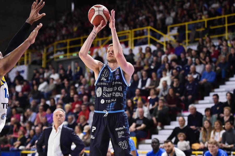 La Dinamo crolla alla fine sul campo del Verona