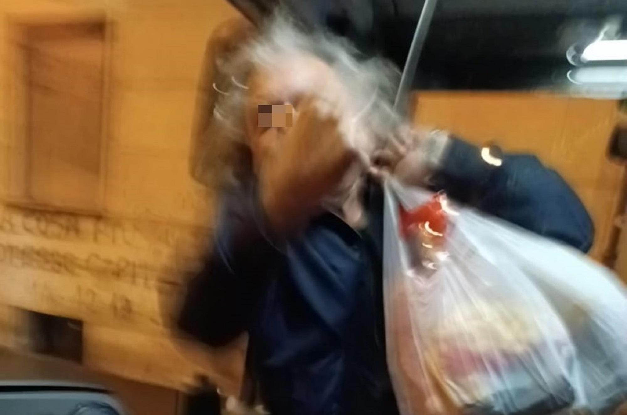 L'uomo ripreso (fotogramma del video)