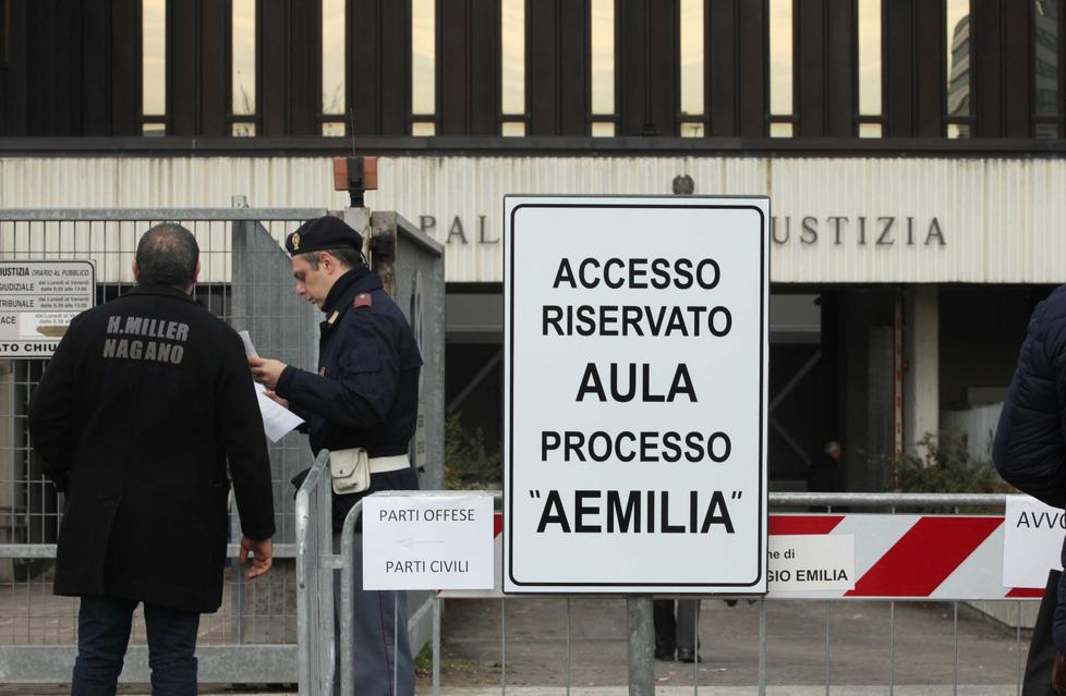 Rapporti tra ’ndrangheta e politica. Gli avvocati: «Indagate a sinistra»