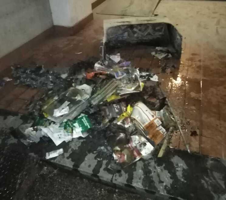 Appiccato l’incendio in un palazzo: «Siamo ostaggio di una baby gang»