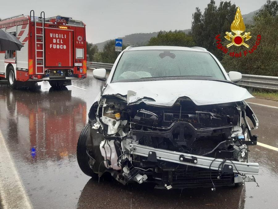 Perde il controllo dell’auto all’ingresso di Tertenia: 42enne di Jerzu in ospedale a Lanusei