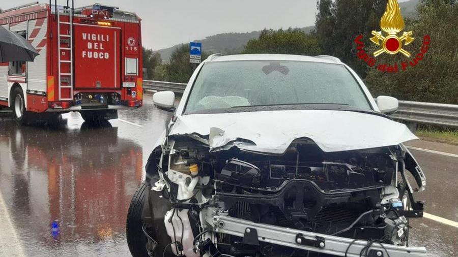 Perde il controllo dell’auto all’ingresso di Tertenia: 42enne di Jerzu in ospedale a Lanusei