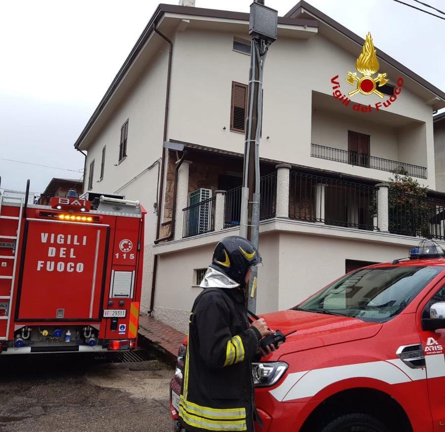 S’incendia il termo-camino in una cucina a Villanova Strisaili: l’anziano proprietario e la figlia intossicati in ospedale