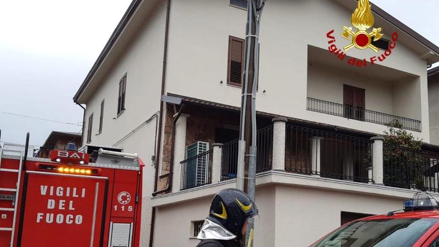 S’incendia il termo-camino in una cucina a Villanova Strisaili: l’anziano proprietario e la figlia intossicati in ospedale