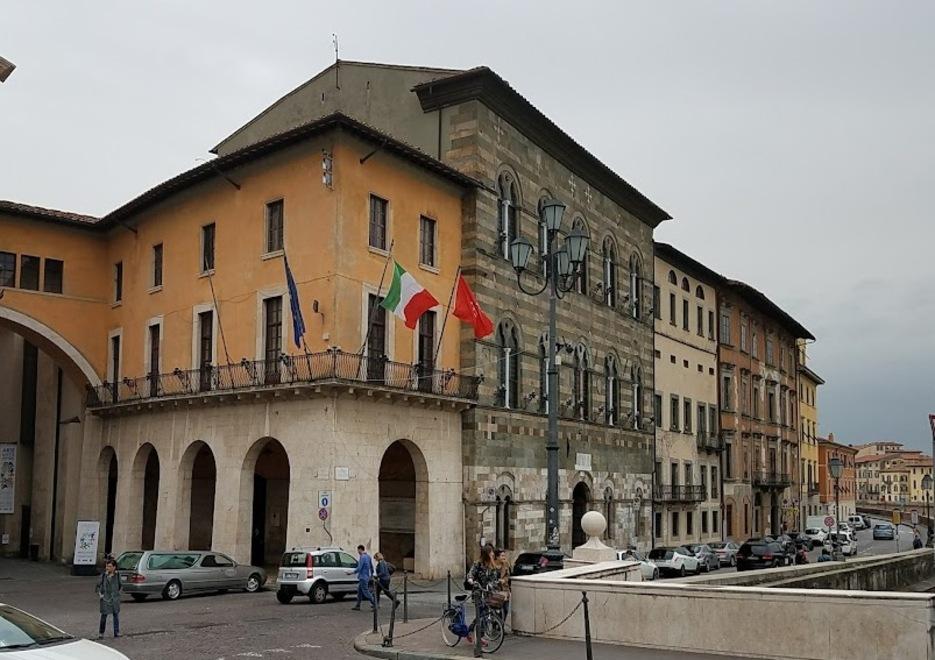 Pisa, lettera anonima al Comune: scende una coltre di silenzio dopo i veleni scaricati sul palazzo