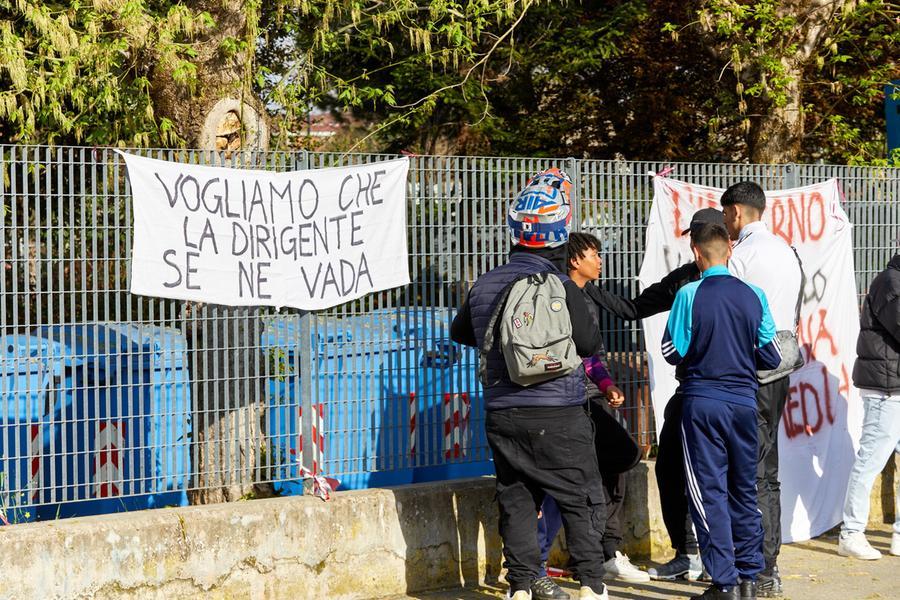 Studenti e genitori in rivolta contro la preside, ma lei risponde: «L’assemblea? richiesta legittima ma non ci sono spazi»