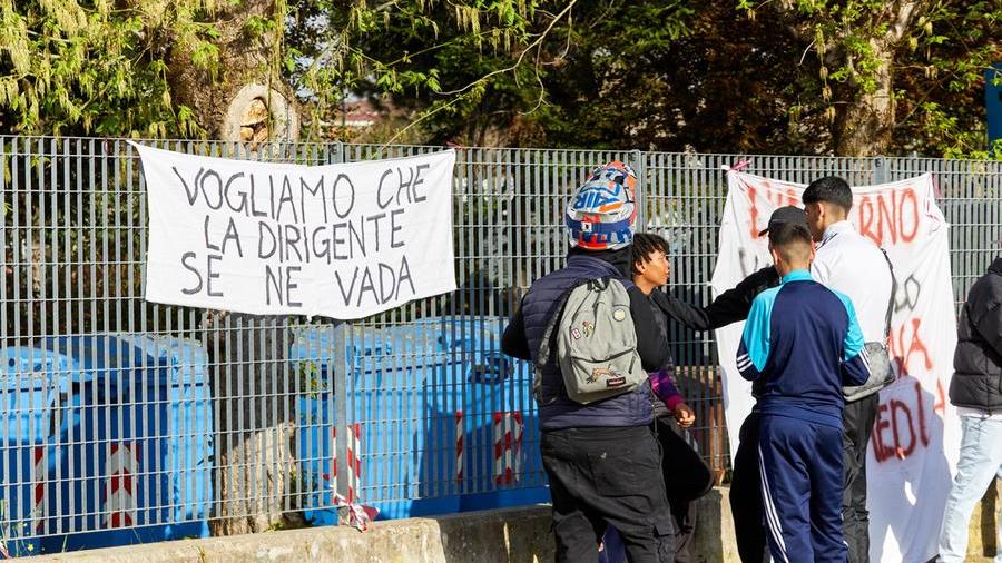 Studenti e genitori in rivolta contro la preside, ma lei risponde: «L’assemblea? richiesta legittima ma non ci sono spazi»