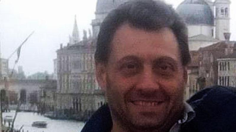 Muore padre di 44 anni, lascia la moglie e due figli